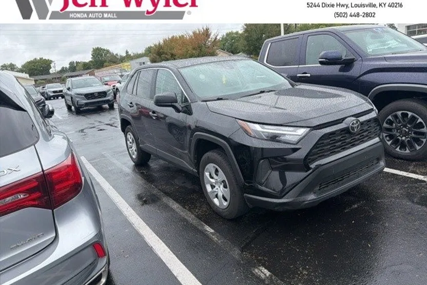 2023 Toyota RAV4 LE photo 1