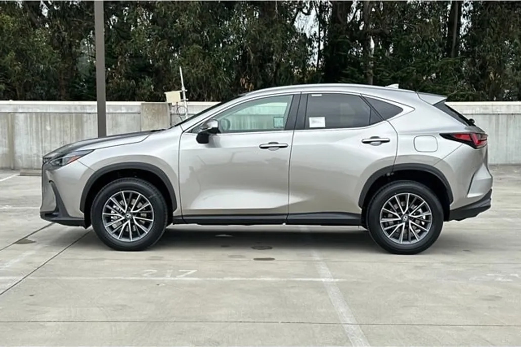 2026 Lexus NX 350 photo 1