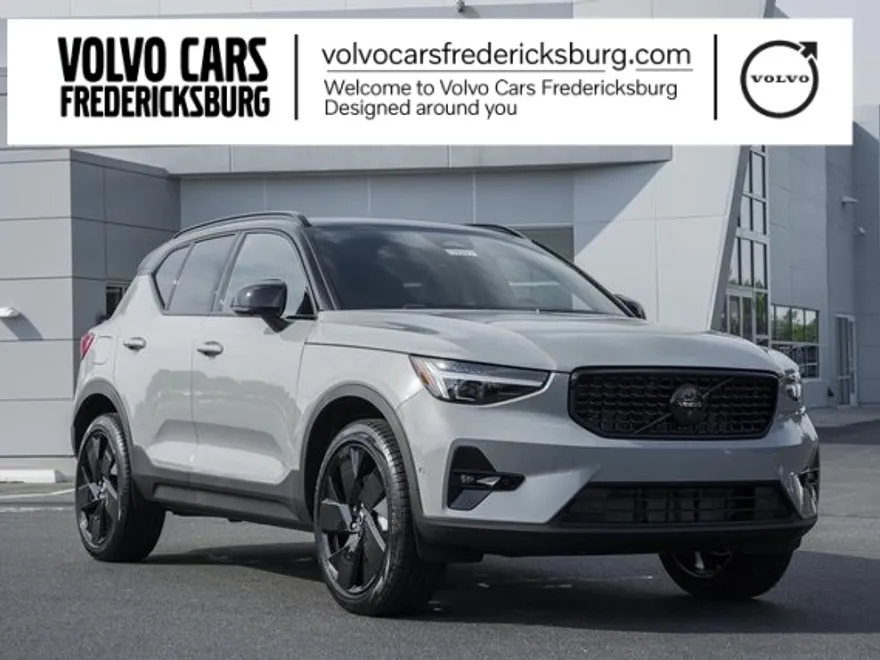 2026 Volvo XC40 photo 1
