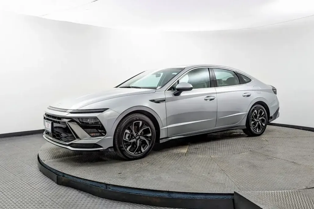 2025 Hyundai Sonata SEL photo 1