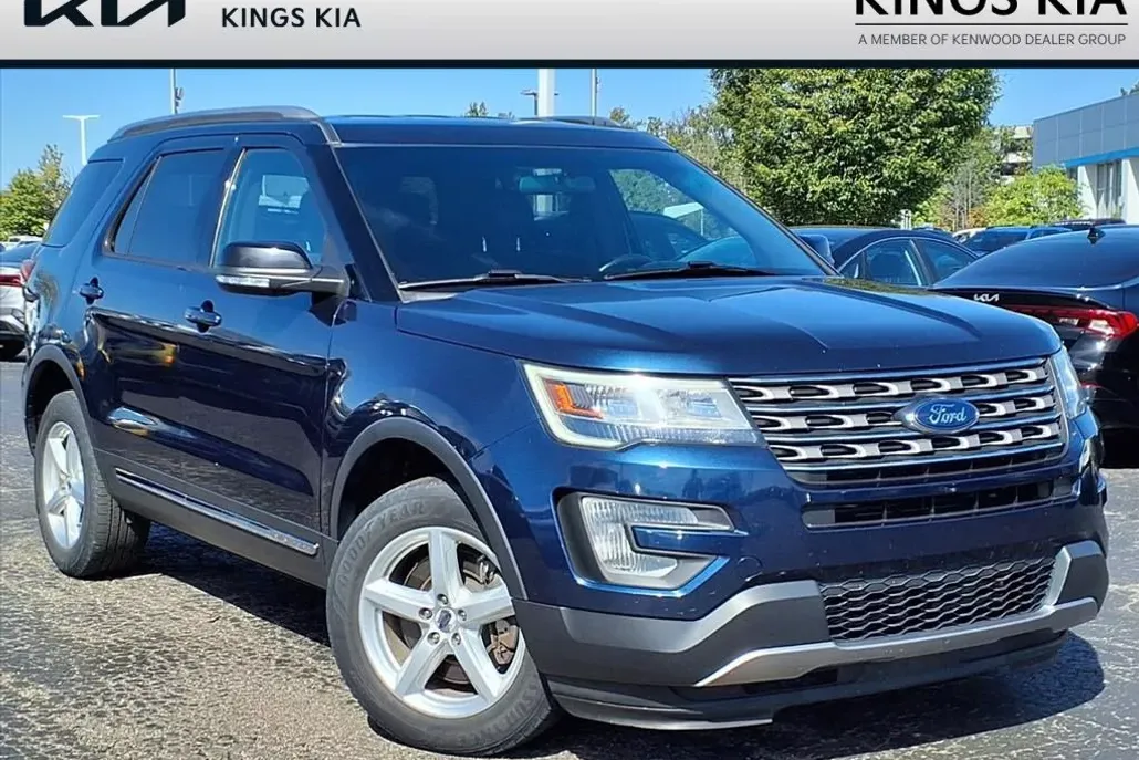 2017 Ford Explorer XLT photo 1