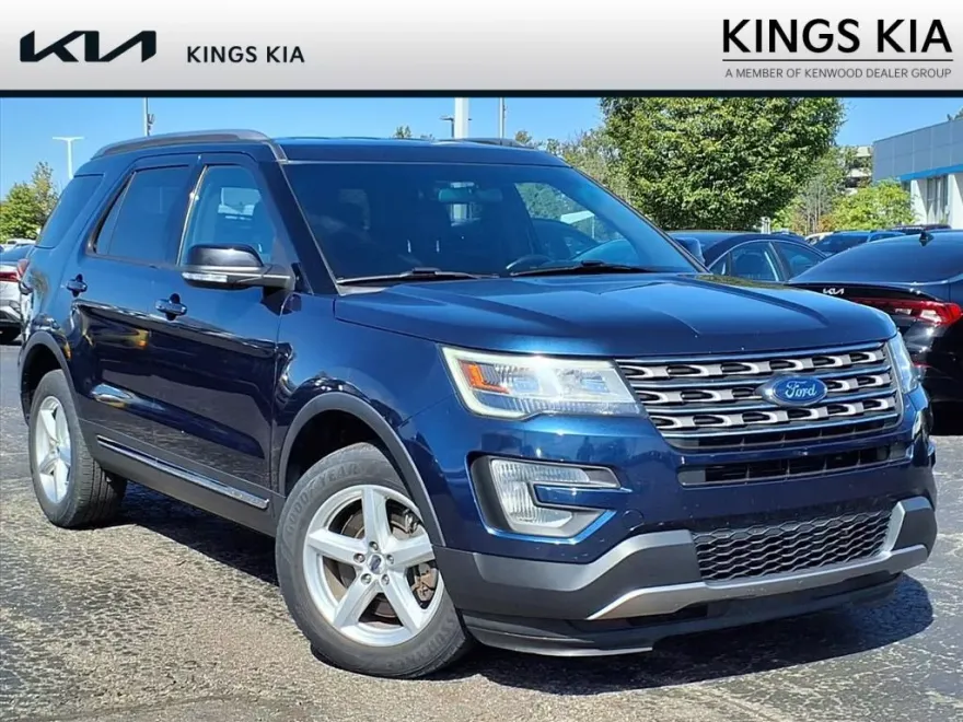 2017 Ford Explorer XLT photo 1