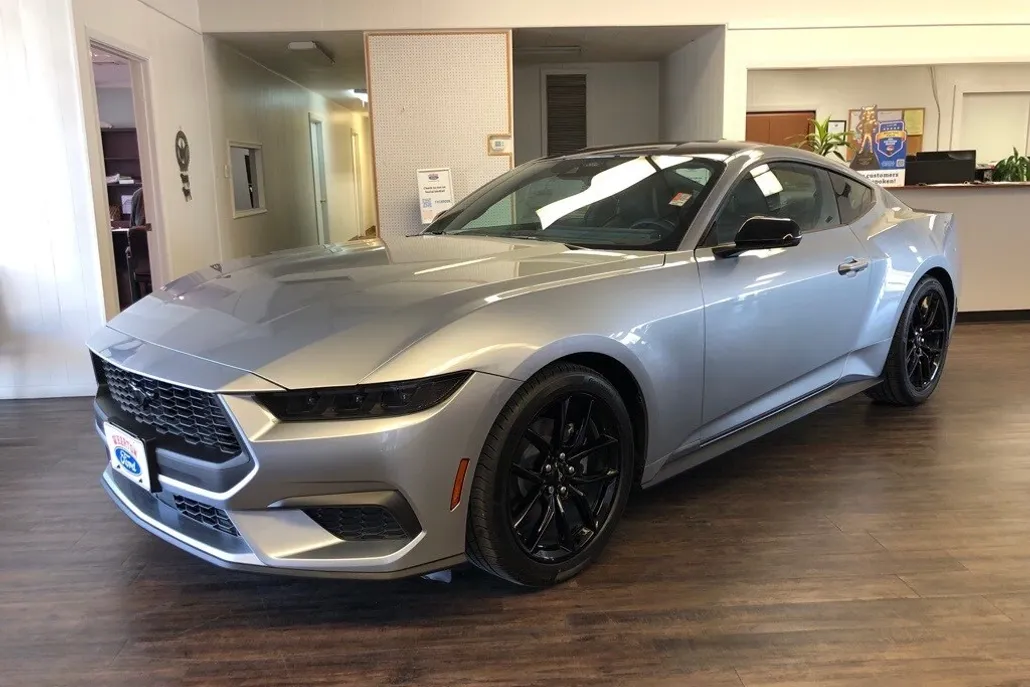 2025 Ford Mustang EcoBoost Premium photo 1