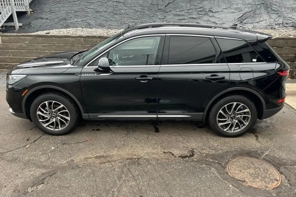 2022 Lincoln Corsair Standard photo 1