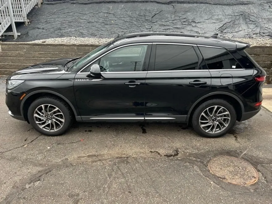 2022 Lincoln Corsair Standard photo 1