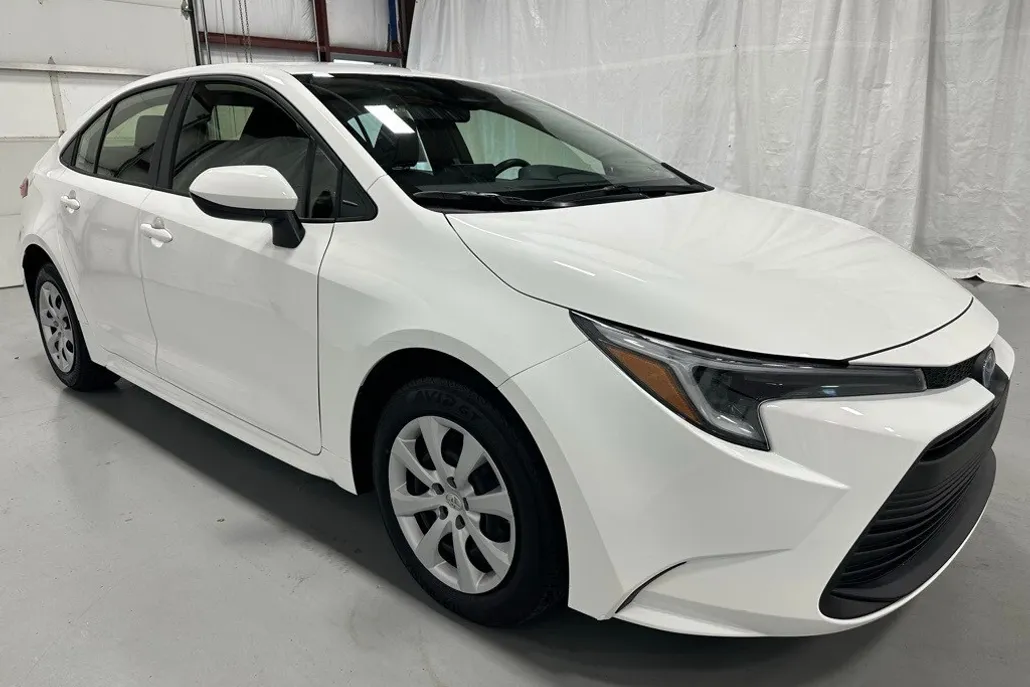 2025 Toyota Corolla Hybrid LE photo 1