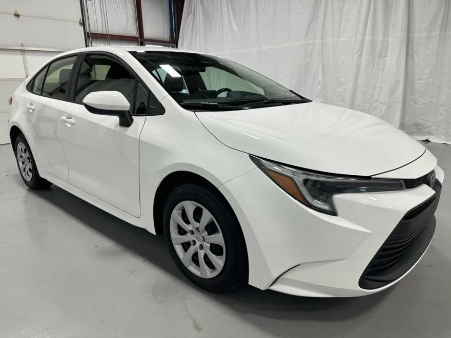 2025 Toyota Corolla Hybrid LE photo 1