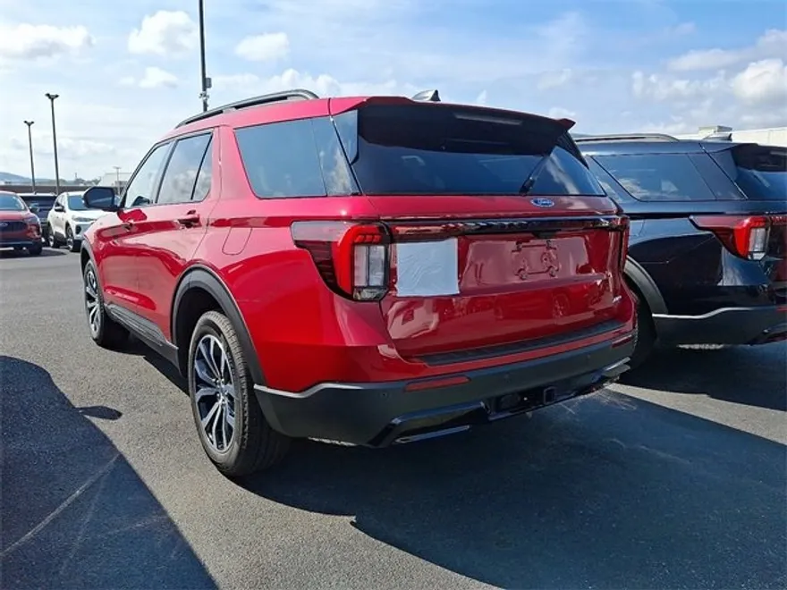 2025 Ford Explorer ST-Line photo 1