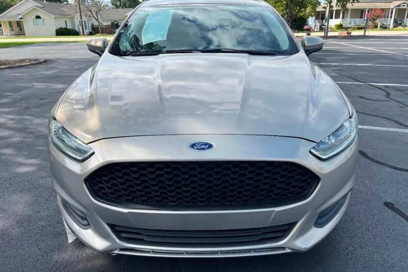 2016 Ford Fusion S photo 1