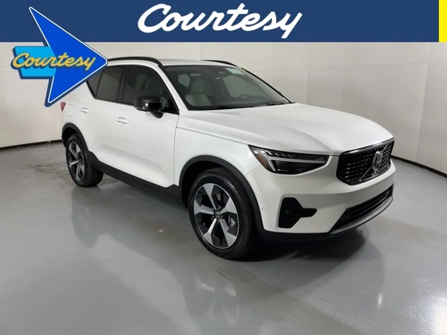 2026 Volvo XC40 AWD Plus photo 1