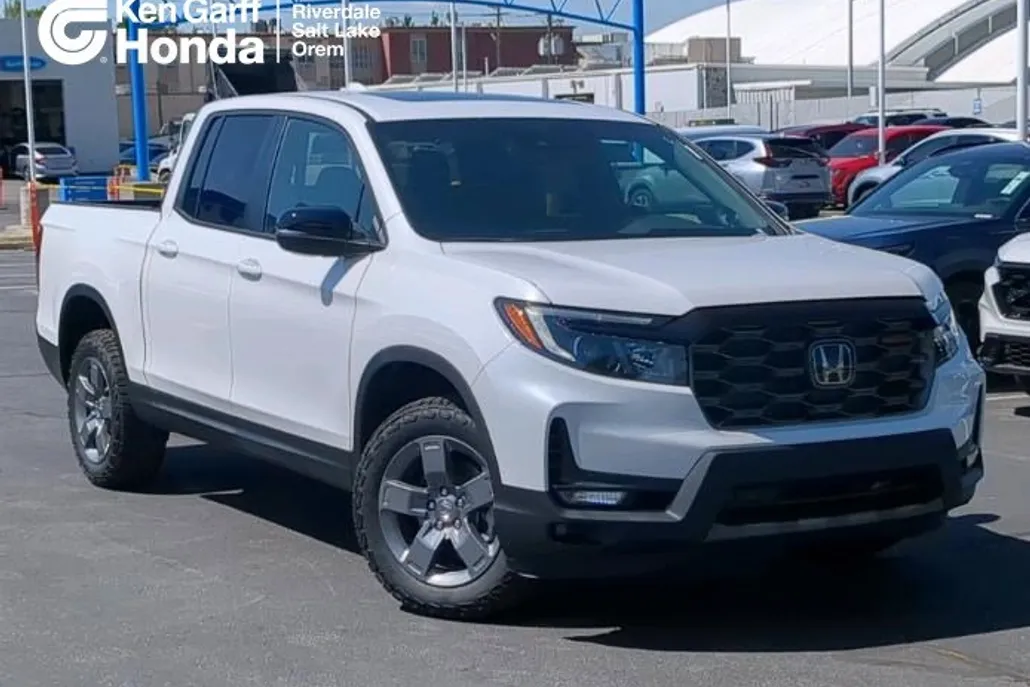 2025 Honda Ridgeline TrailSport photo 1