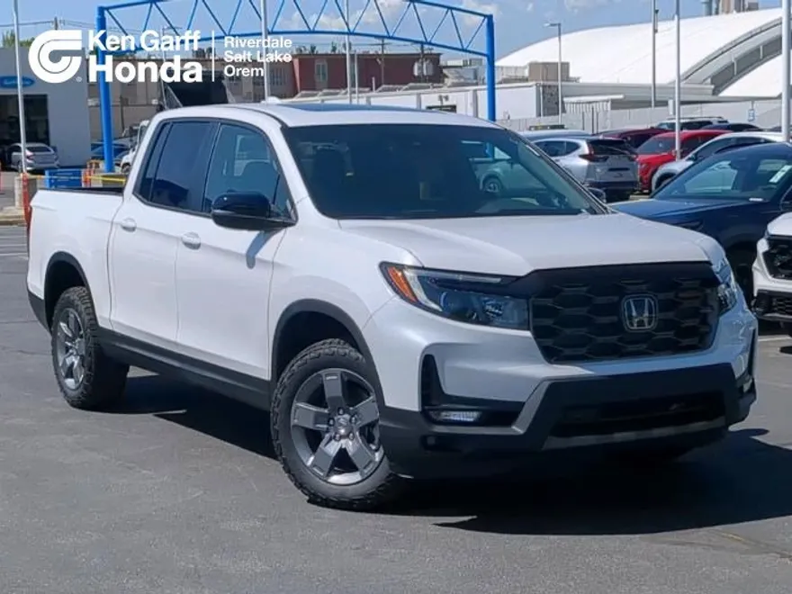 2025 Honda Ridgeline TrailSport photo 1