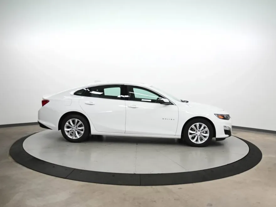2024 Chevrolet Malibu 1LT photo 1