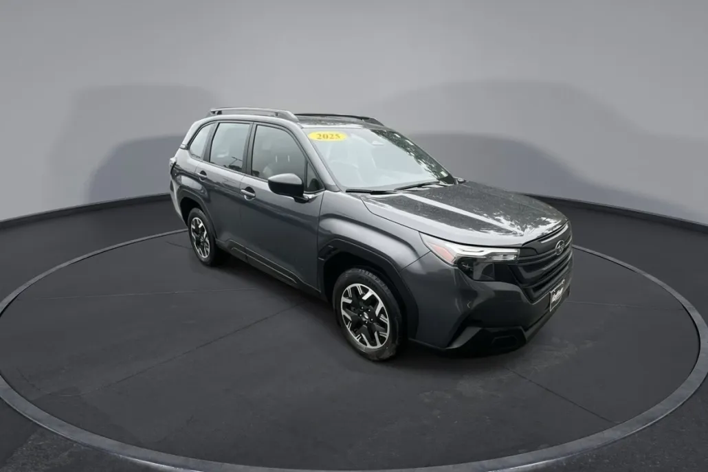 2025 Subaru Forester Base photo 1