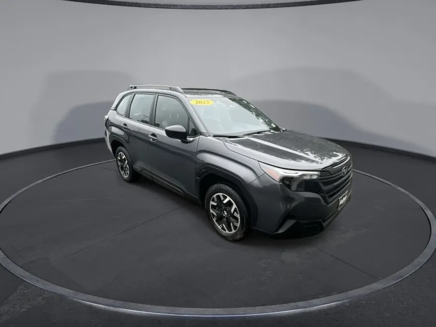 2025 Subaru Forester Base photo 1