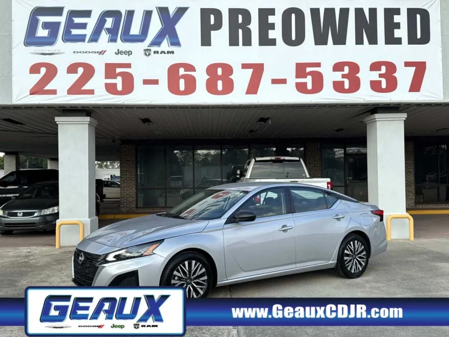 2024 Nissan Altima 2.5 SV photo 1