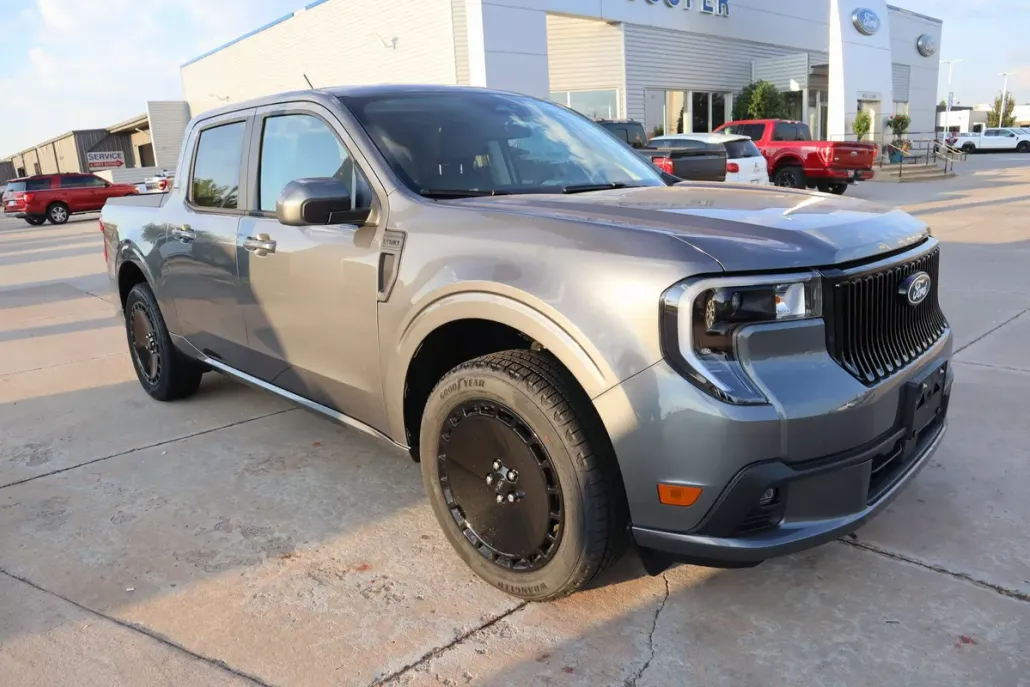 2025 Ford Maverick photo 1