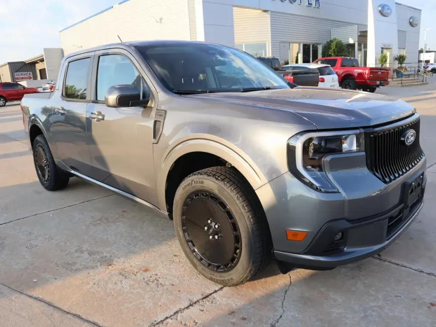 2025 Ford Maverick photo 1