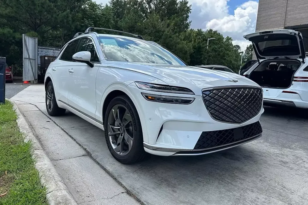 2024 Genesis Electrified GV70 Advanced photo 1