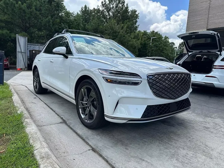 2024 Genesis Electrified GV70 Advanced photo 1