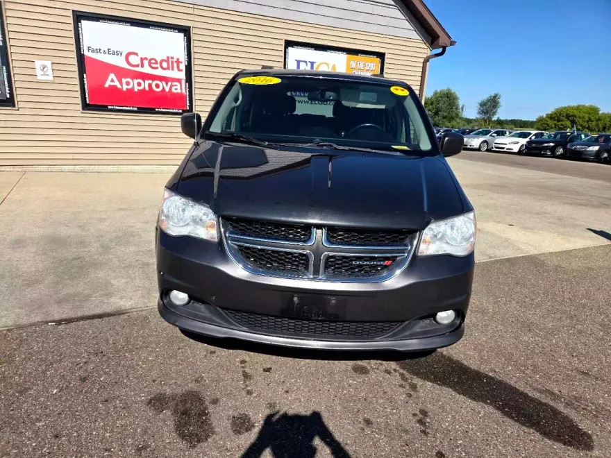 2016 Dodge Grand Caravan Crew photo 1