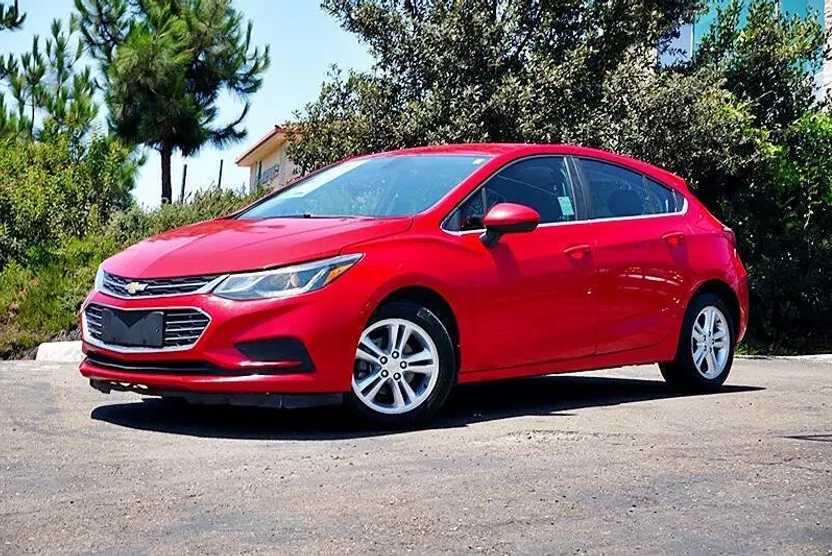 2018 Chevrolet Cruze LT photo 1