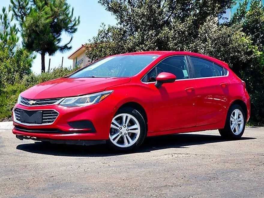 2018 Chevrolet Cruze LT photo 1