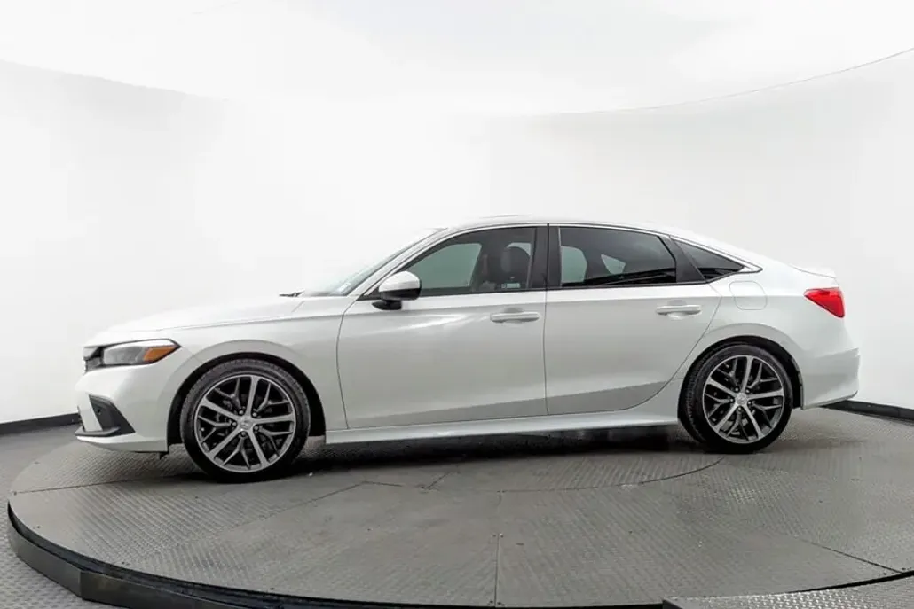 2022 Honda Civic Touring photo 1