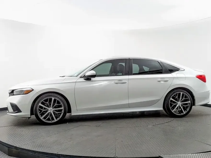 2022 Honda Civic Touring photo 1