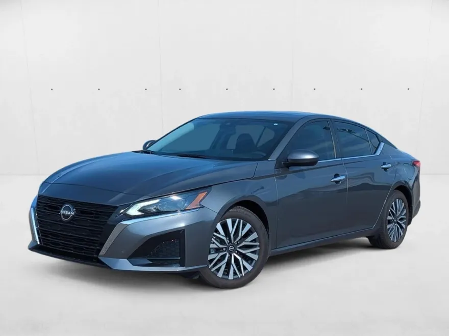 2024 Nissan Altima 2.5 SV photo 1