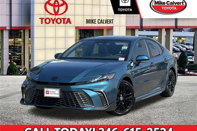 2025 Toyota Camry SE photo 1