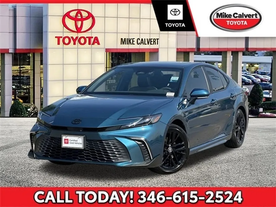 2025 Toyota Camry SE photo 1