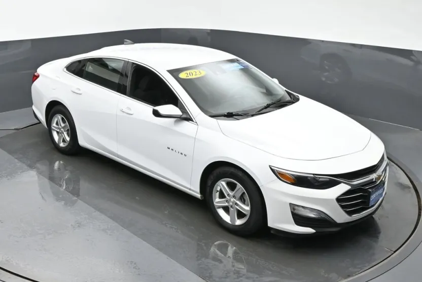 2023 Chevrolet Malibu LS photo 1