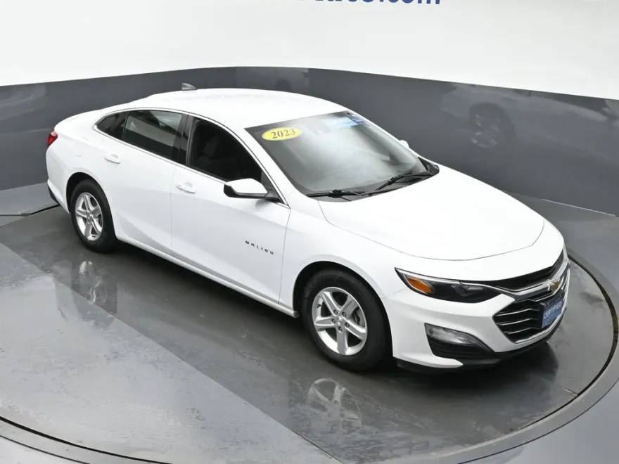 2023 Chevrolet Malibu LS photo 1
