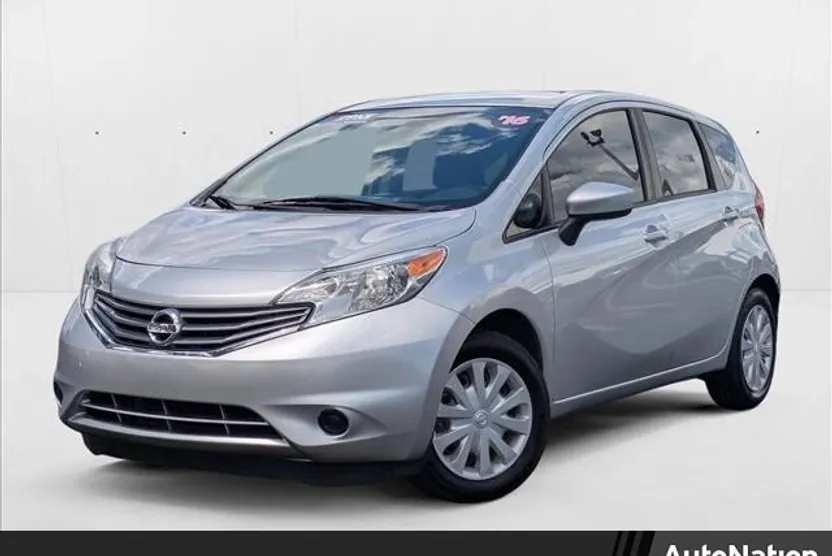 2016 Nissan Versa Note SV photo 1