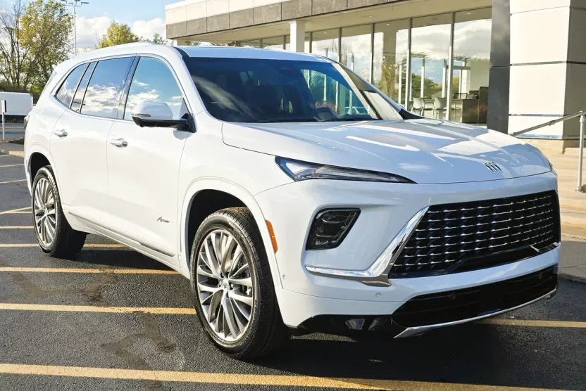 2026 Buick Enclave Avenir photo 1