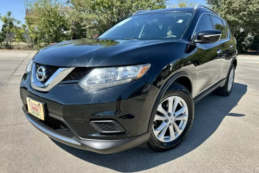 2014 Nissan Rogue SV photo 1