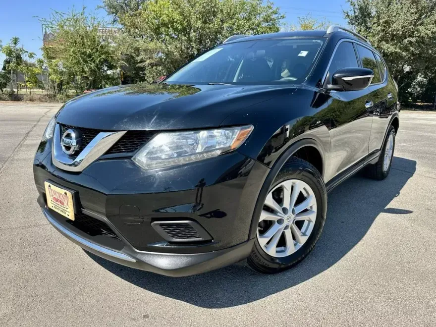 2014 Nissan Rogue SV photo 1