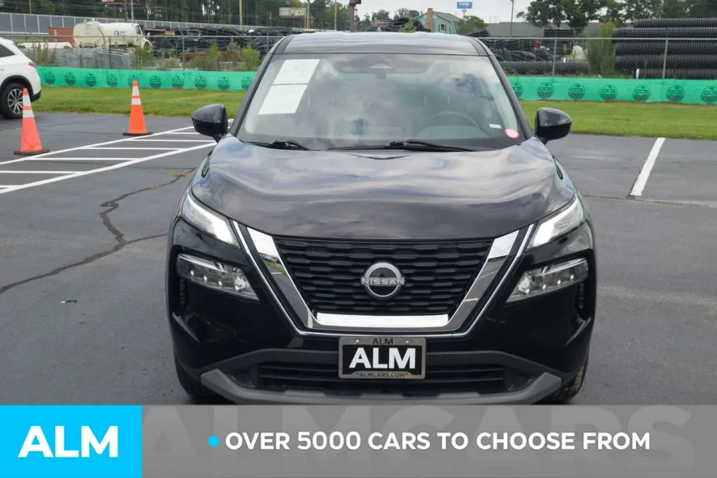 2023 Nissan Rogue SV photo 1