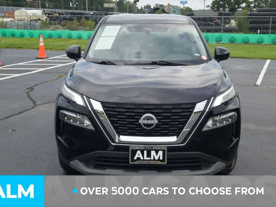 2023 Nissan Rogue SV photo 1