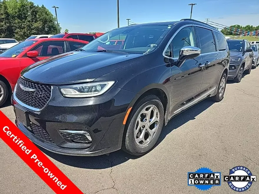 2023 Chrysler Pacifica Limited photo 1