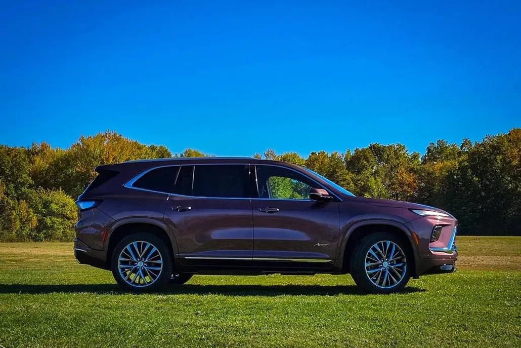 2026 Buick Enclave Avenir photo 1