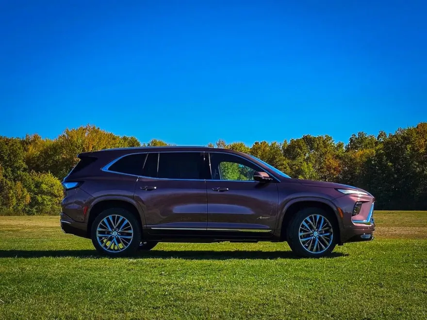 2026 Buick Enclave Avenir photo 1
