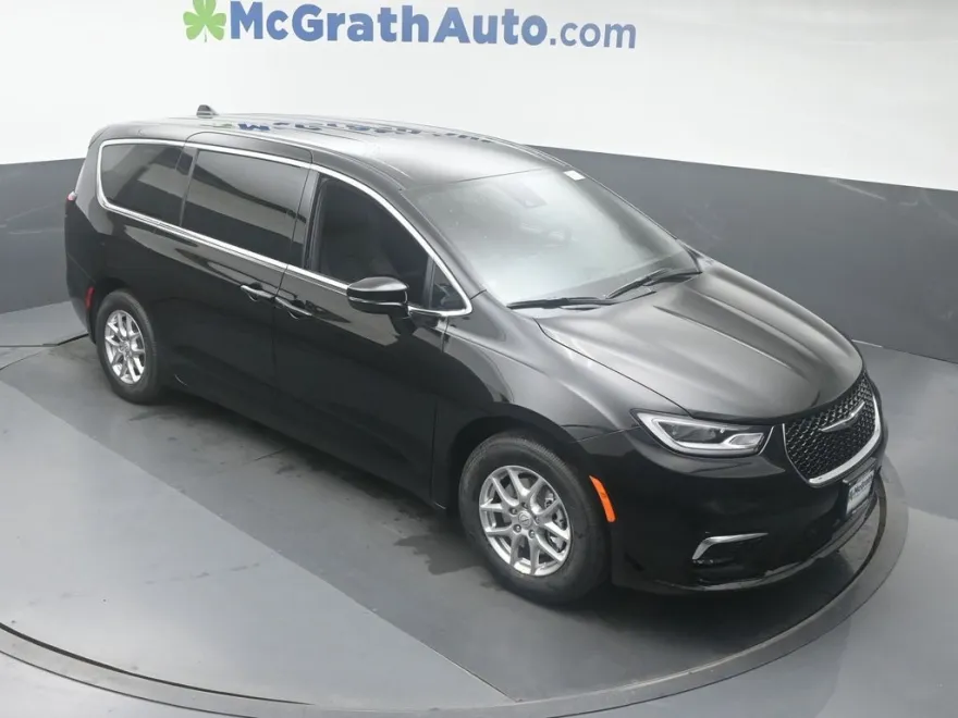 2025 Chrysler Pacifica photo 1