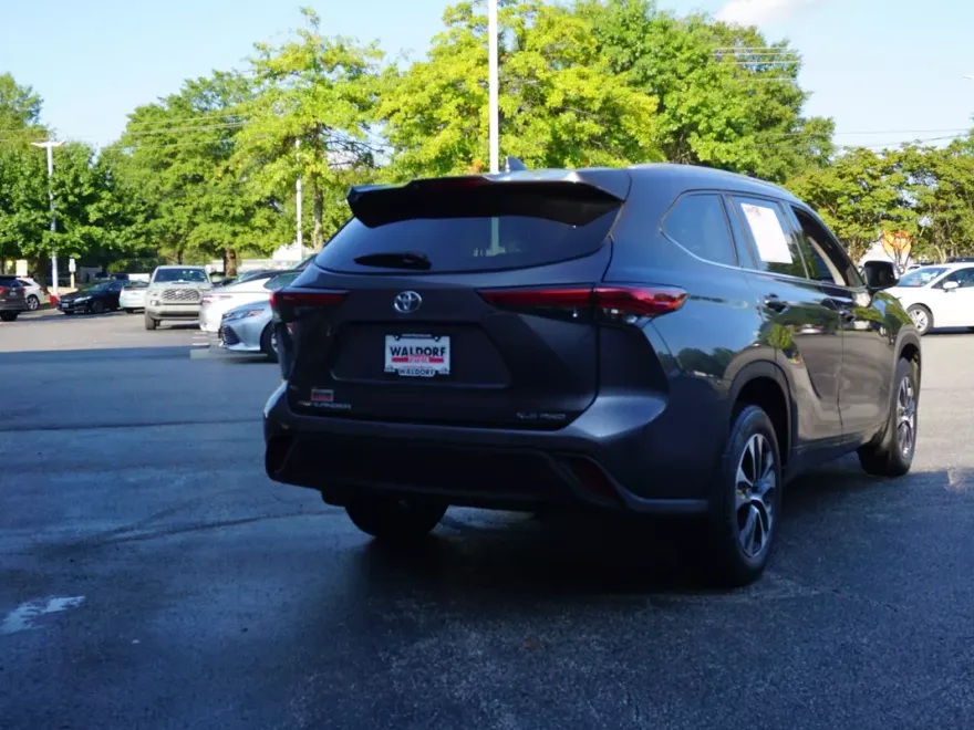 2022 Toyota Highlander XLE photo 1