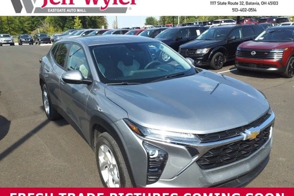 2024 Chevrolet Trax LS photo 1