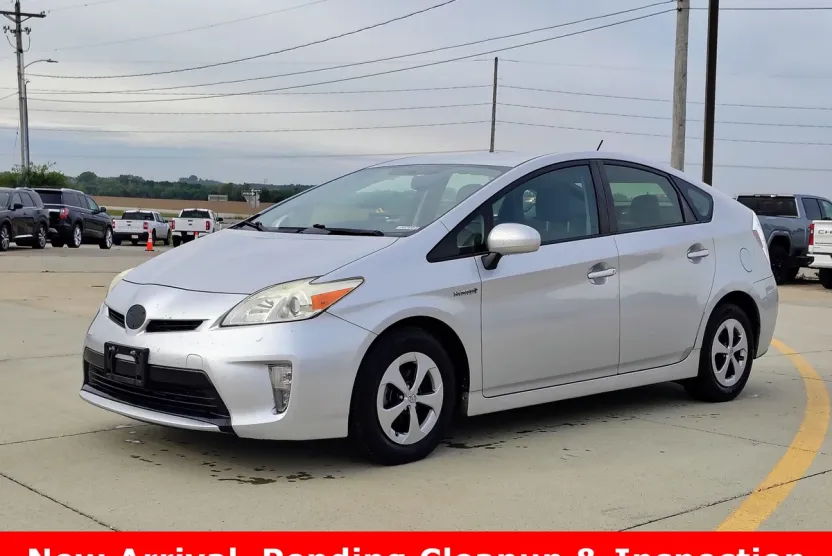 2015 Toyota Prius Three photo 1