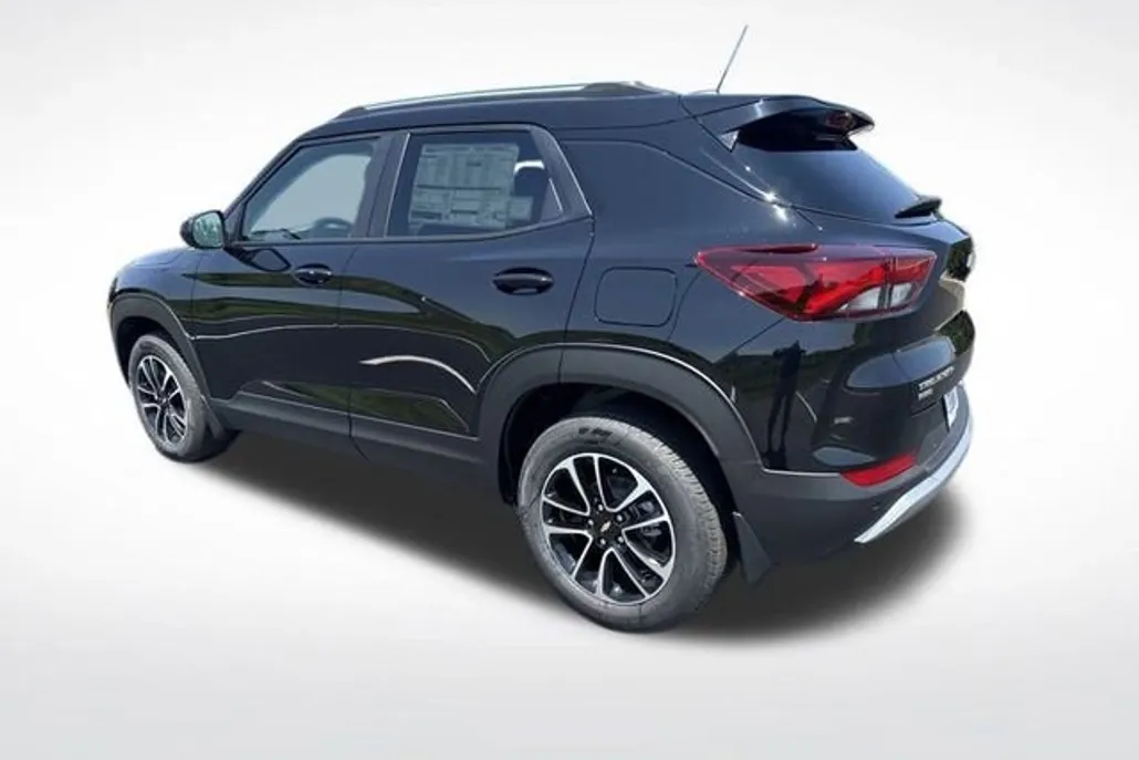 2026 Chevrolet Trailblazer LT photo 1