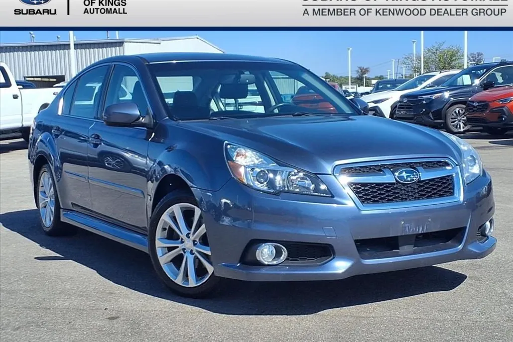 2013 Subaru Legacy 2.5i Limited photo 1