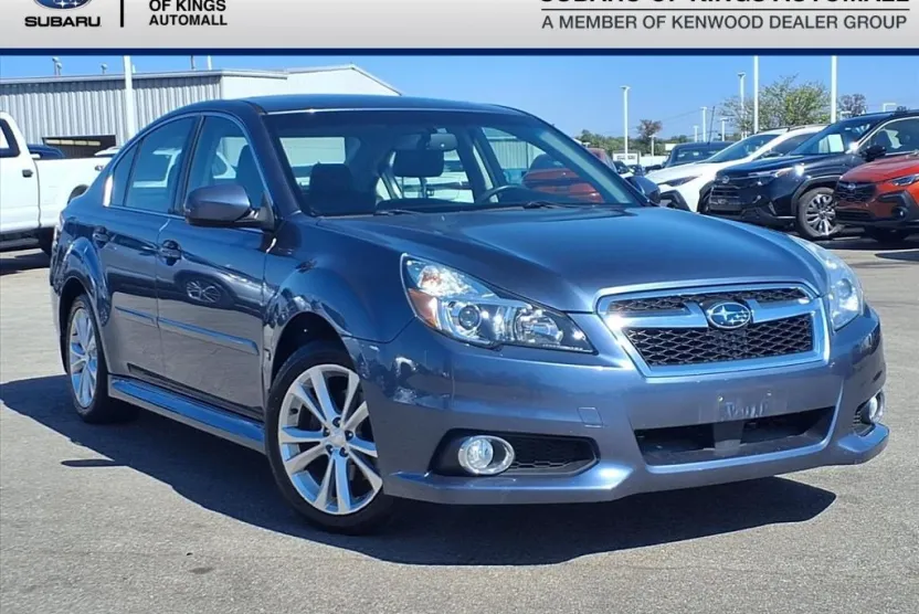 2013 Subaru Legacy 2.5i Limited photo 1